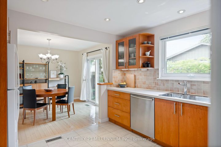 Photo 12 at 43 Erindale Crescent, Brampton East, Brampton