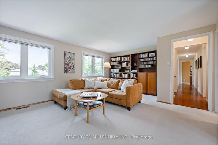 Photo 18 at 43 Erindale Crescent, Brampton East, Brampton