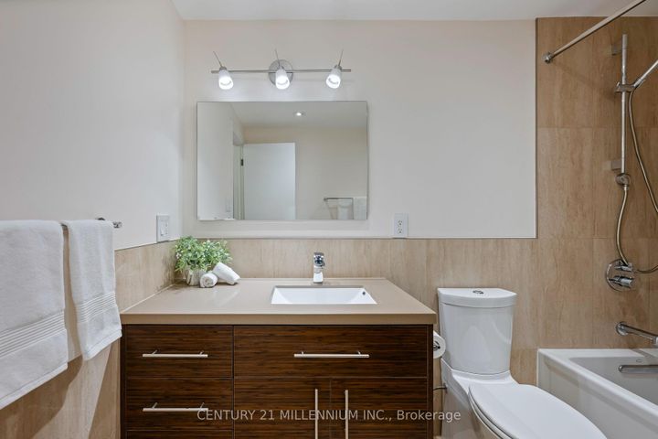 Photo 21 at 43 Erindale Crescent, Brampton East, Brampton