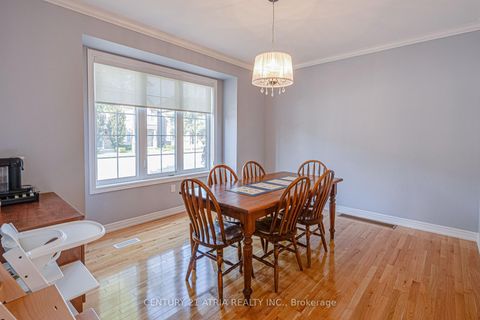 Photo 11 at 137 Barons Street, Kleinburg, Vaughan
