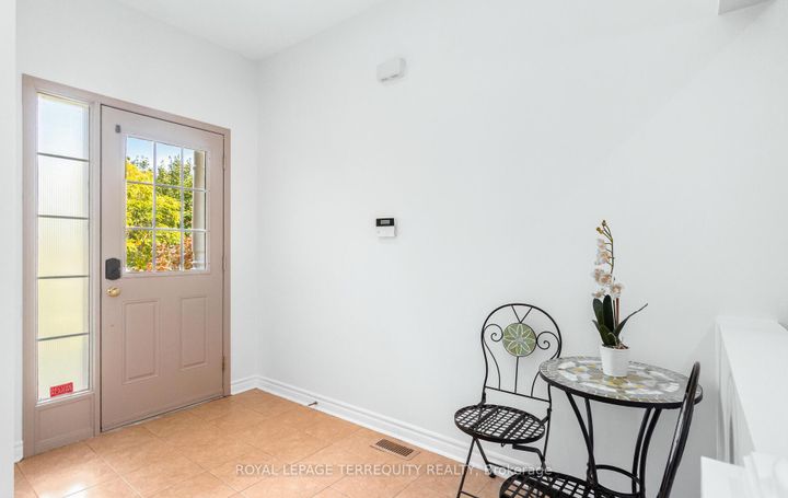 Photo 3 at 4762 Allegheny Road, Hurontario, Mississauga