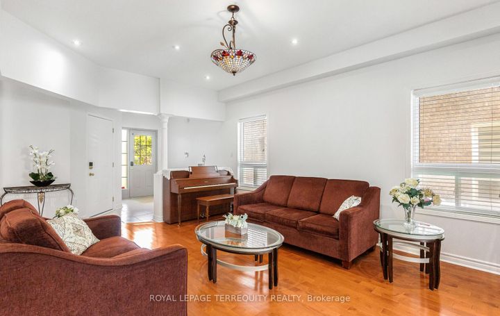 Photo 5 at 4762 Allegheny Road, Hurontario, Mississauga