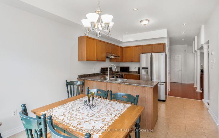 Photo 12 at 4762 Allegheny Road, Hurontario, Mississauga