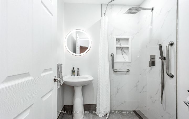 Photo 16 at 4762 Allegheny Road, Hurontario, Mississauga