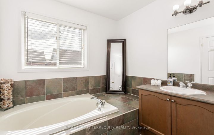 Photo 25 at 4762 Allegheny Road, Hurontario, Mississauga