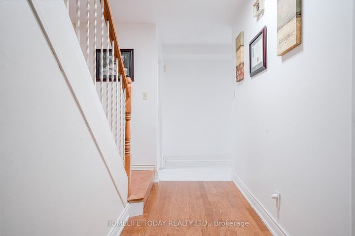 Photo 6 at 122 Valdor Drive, Agincourt North, Toronto