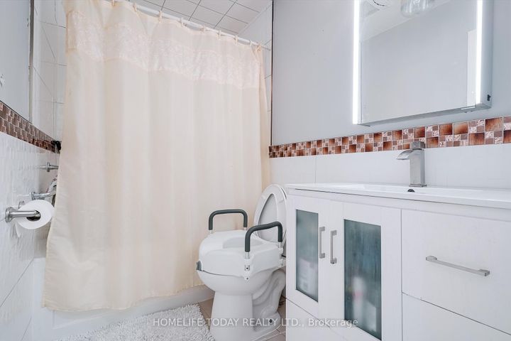 Photo 23 at 122 Valdor Drive, Agincourt North, Toronto