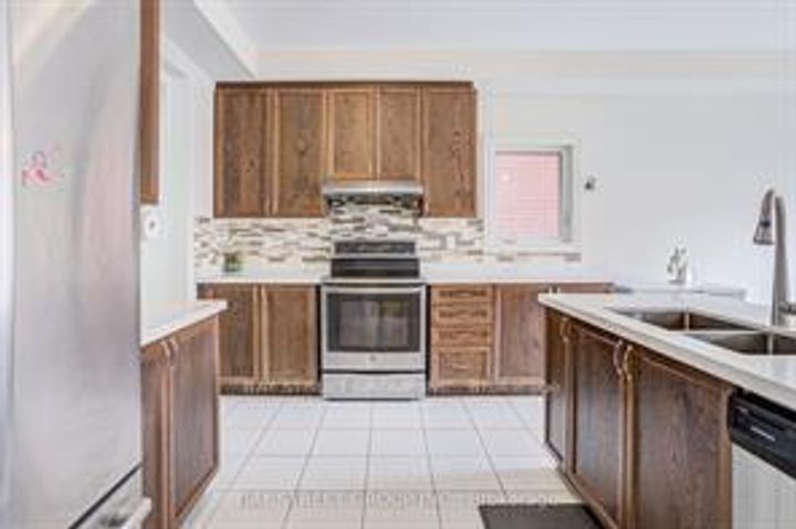 Photo 11 at 1804 Grandview Street N, Taunton, Oshawa