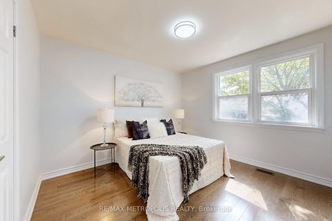 Photo 20 at 162 Lord Roberts Drive, Eglinton East, Toronto