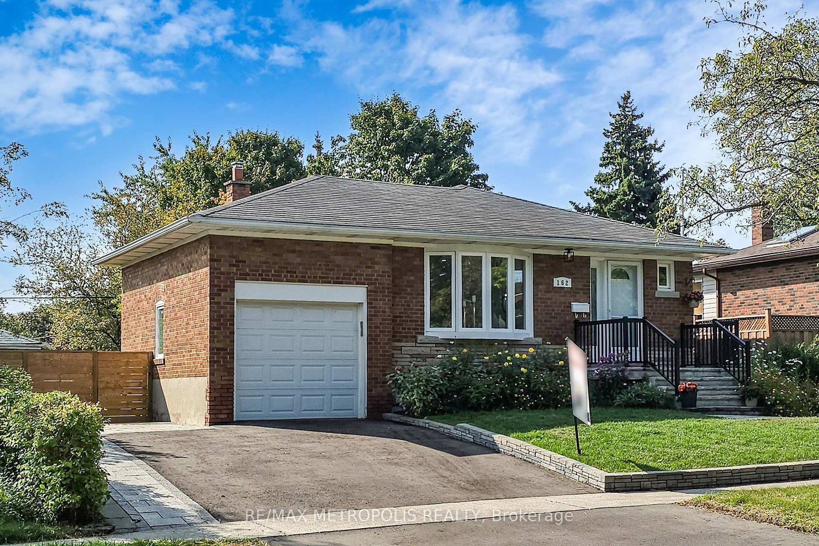162 Lord Roberts Drive, Eglinton East, Toronto by Loree Meneguzzi Real Estate 162 Lord Roberts Drive, Eglinton East, Toronto