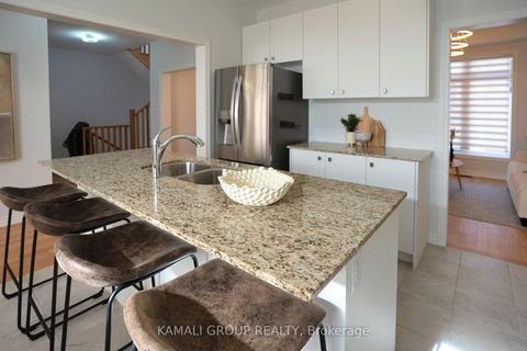 Photo 9 at 51 Ahchie Court, Patterson, Vaughan