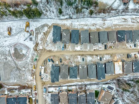 Photo 19 at 51 Ahchie Court, Patterson, Vaughan