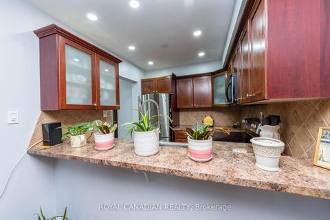 Photo 12 at 116 - 1538 Lancaster Drive, FA Falgarwood, Oakville