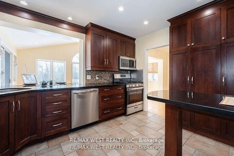 Photo 8 at 105 Shirley Avenue, Sunnidale, Barrie