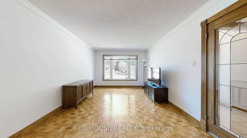 Photo 3 at 1 Dante Court, East Woodbridge, Vaughan