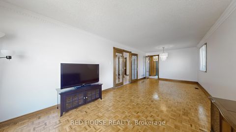 Photo 4 at 1 Dante Court, East Woodbridge, Vaughan