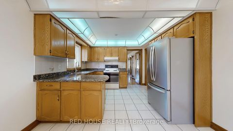 Photo 7 at 1 Dante Court, East Woodbridge, Vaughan