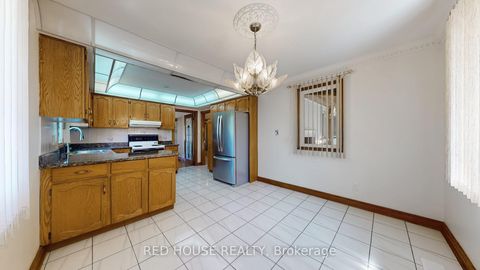 Photo 8 at 1 Dante Court, East Woodbridge, Vaughan