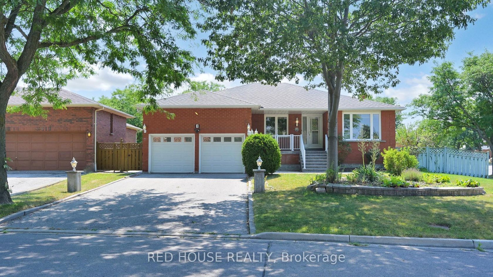 1 Dante Court, East Woodbridge, Vaughan 