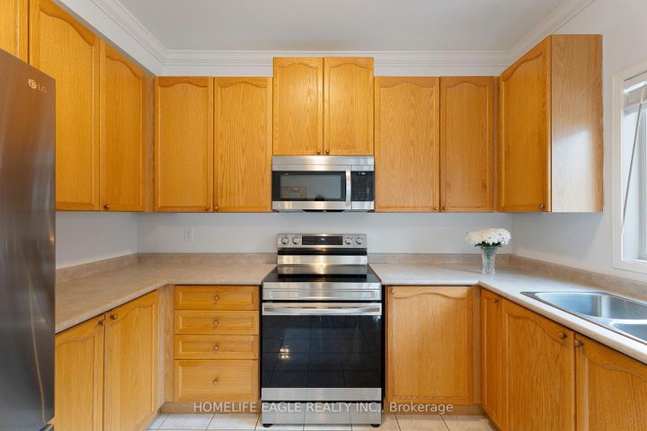 Photo 14 at 90 Barnwood Drive, Oak Ridges Lake Wilcox, Richmond Hill