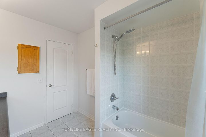 Photo 20 at 90 Barnwood Drive, Oak Ridges Lake Wilcox, Richmond Hill