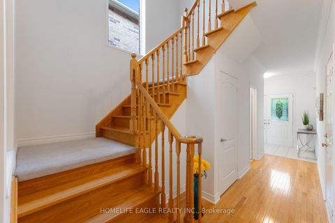 Photo 5 at 90 Barnwood Drive, Oak Ridges Lake Wilcox, Richmond Hill