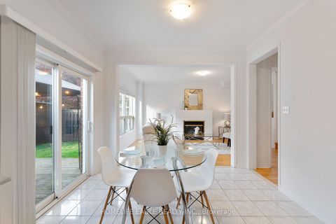 Photo 15 at 90 Barnwood Drive, Oak Ridges Lake Wilcox, Richmond Hill