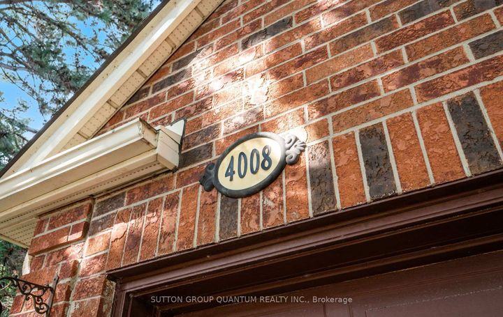 Photo 2 at 4008 Powderhorn Court, Erin Mills, Mississauga