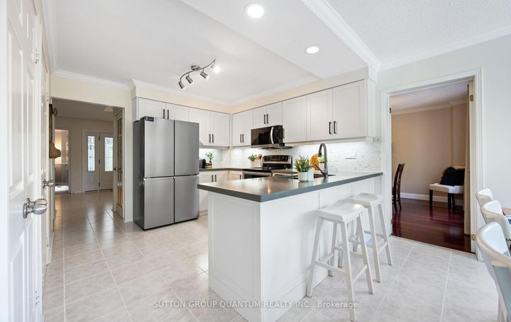 Photo 12 at 4008 Powderhorn Court, Erin Mills, Mississauga