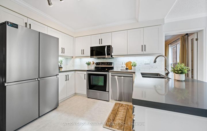 Photo 13 at 4008 Powderhorn Court, Erin Mills, Mississauga