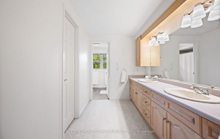 Photo 25 at 4008 Powderhorn Court, Erin Mills, Mississauga