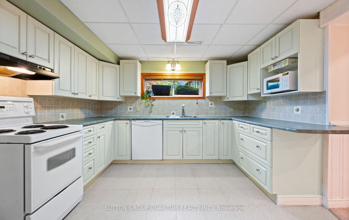 Photo 36 at 4008 Powderhorn Court, Erin Mills, Mississauga