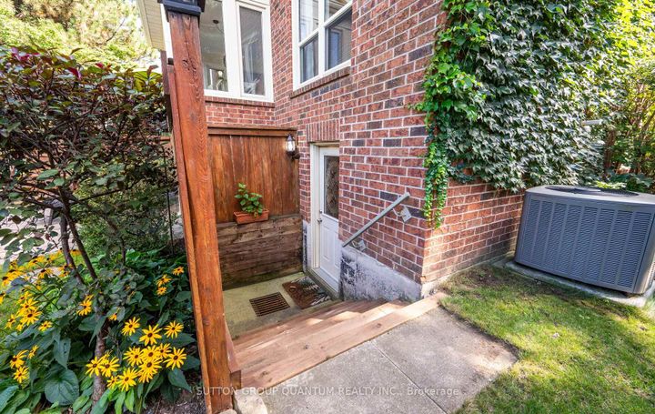Photo 48 at 4008 Powderhorn Court, Erin Mills, Mississauga