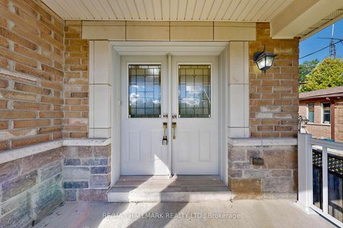 Photo 2 at 138 Olde Bayview Avenue, Oak Ridges Lake Wilcox, Richmond Hill