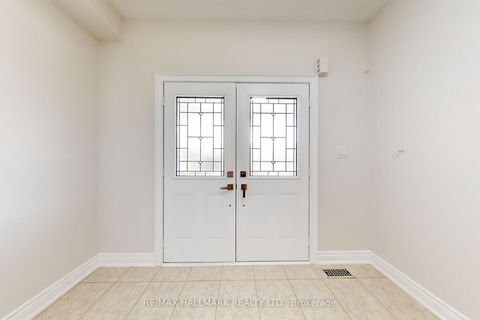 Photo 3 at 138 Olde Bayview Avenue, Oak Ridges Lake Wilcox, Richmond Hill