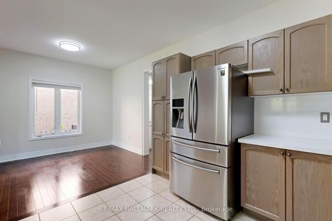Photo 5 at 138 Olde Bayview Avenue, Oak Ridges Lake Wilcox, Richmond Hill