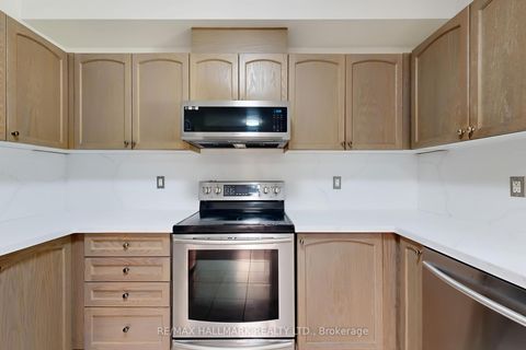 Photo 6 at 138 Olde Bayview Avenue, Oak Ridges Lake Wilcox, Richmond Hill