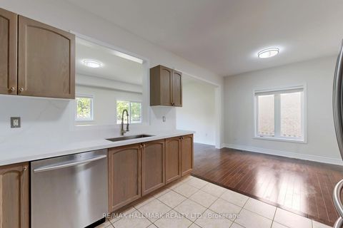 Photo 8 at 138 Olde Bayview Avenue, Oak Ridges Lake Wilcox, Richmond Hill