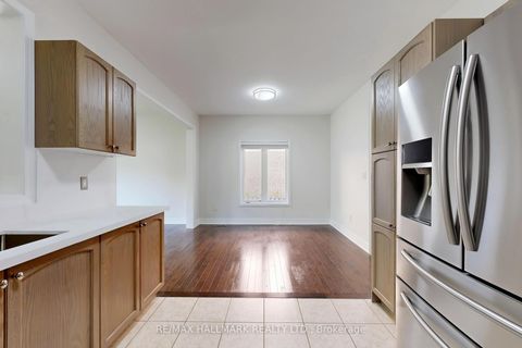 Photo 9 at 138 Olde Bayview Avenue, Oak Ridges Lake Wilcox, Richmond Hill