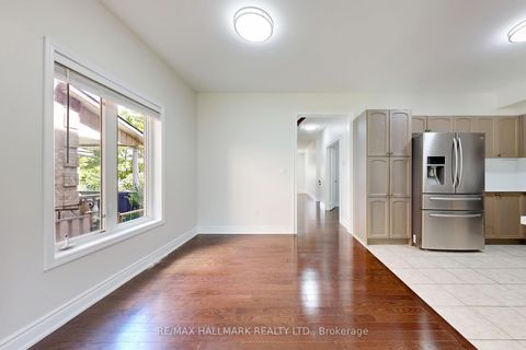 Photo 10 at 138 Olde Bayview Avenue, Oak Ridges Lake Wilcox, Richmond Hill