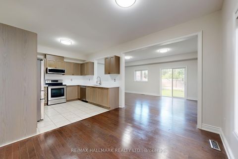 Photo 11 at 138 Olde Bayview Avenue, Oak Ridges Lake Wilcox, Richmond Hill