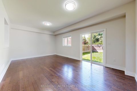 Photo 12 at 138 Olde Bayview Avenue, Oak Ridges Lake Wilcox, Richmond Hill