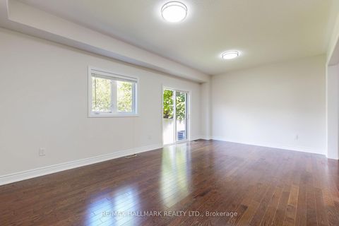 Photo 13 at 138 Olde Bayview Avenue, Oak Ridges Lake Wilcox, Richmond Hill