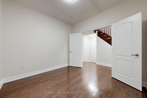 Photo 16 at 138 Olde Bayview Avenue, Oak Ridges Lake Wilcox, Richmond Hill