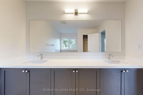 Photo 21 at 138 Olde Bayview Avenue, Oak Ridges Lake Wilcox, Richmond Hill