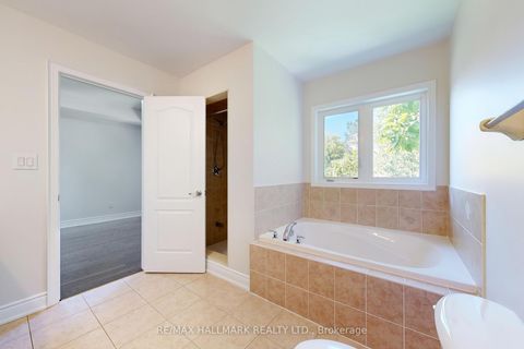 Photo 22 at 138 Olde Bayview Avenue, Oak Ridges Lake Wilcox, Richmond Hill