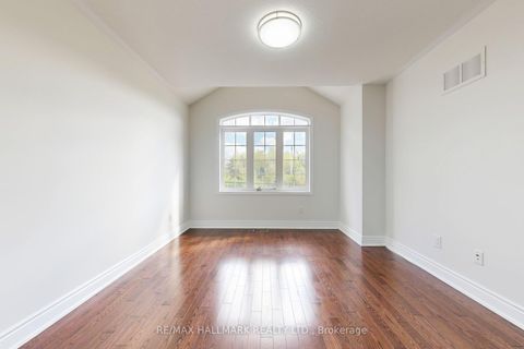 Photo 23 at 138 Olde Bayview Avenue, Oak Ridges Lake Wilcox, Richmond Hill