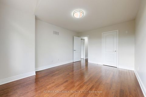 Photo 24 at 138 Olde Bayview Avenue, Oak Ridges Lake Wilcox, Richmond Hill