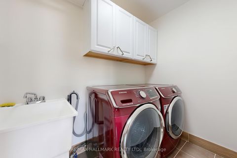 Photo 31 at 138 Olde Bayview Avenue, Oak Ridges Lake Wilcox, Richmond Hill