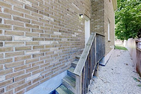 Photo 33 at 138 Olde Bayview Avenue, Oak Ridges Lake Wilcox, Richmond Hill